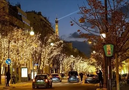Bright Steps From Champs Elysees Apartment