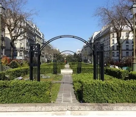 Apartment Bright Steps From Champs Elysees *