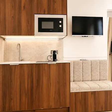 Apartment Bright Steps From Champs Elysees *